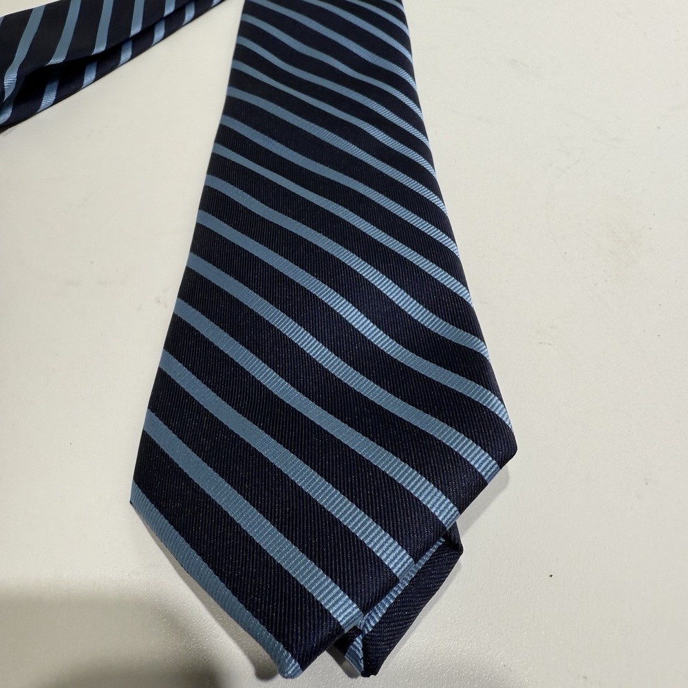 TOMMY HILFIGER MENS NEW NAVY‎ 100%SILK CLASSIC NECKTIE WIDTH:3 1/8" - Picture 2 of 9